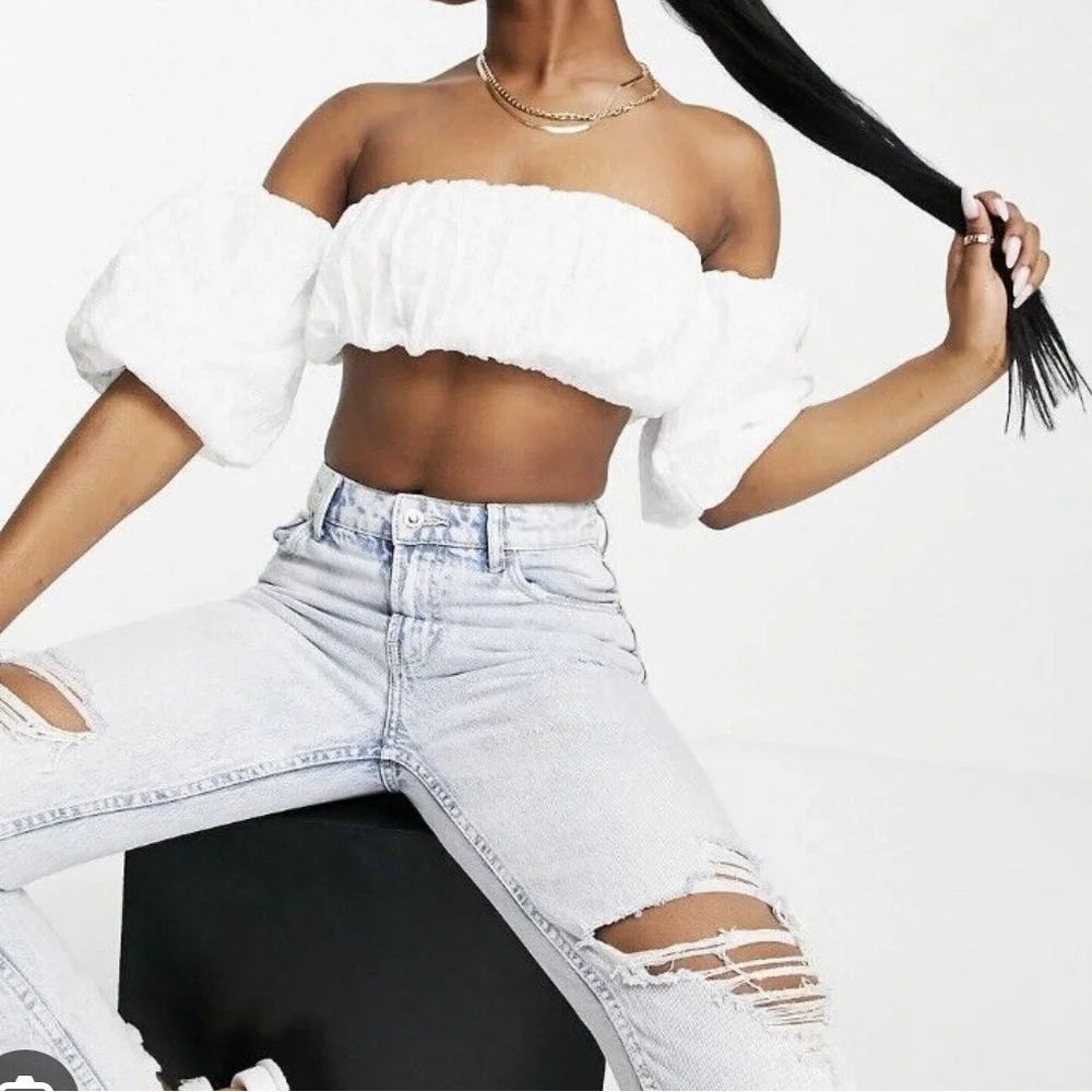 NWOT NA-KD off-the-shoulder embroidered crop top - Picture 2 of 3